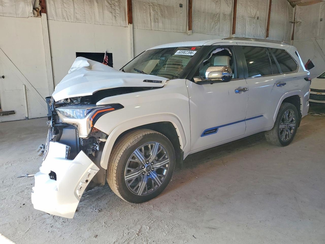Вид 2024 TOYOTA SEQUOIA CAPSTONE, угол 1