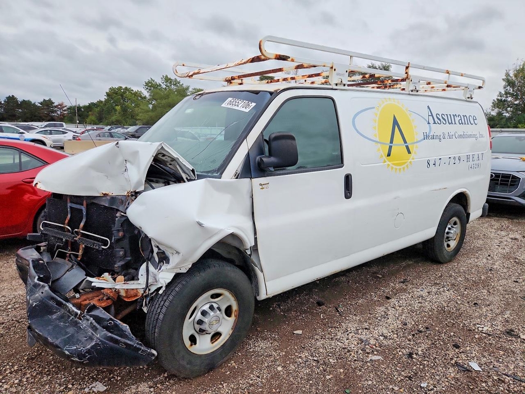 Vue de 2014 CHEVROLET EXPRESS, angle 1