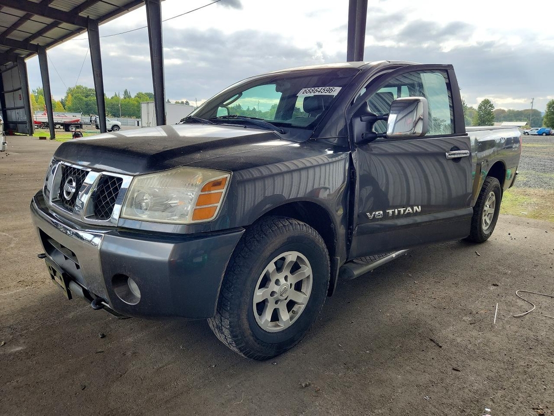 Vista de 2005 NISSAN TITAN XE, ángulo 1