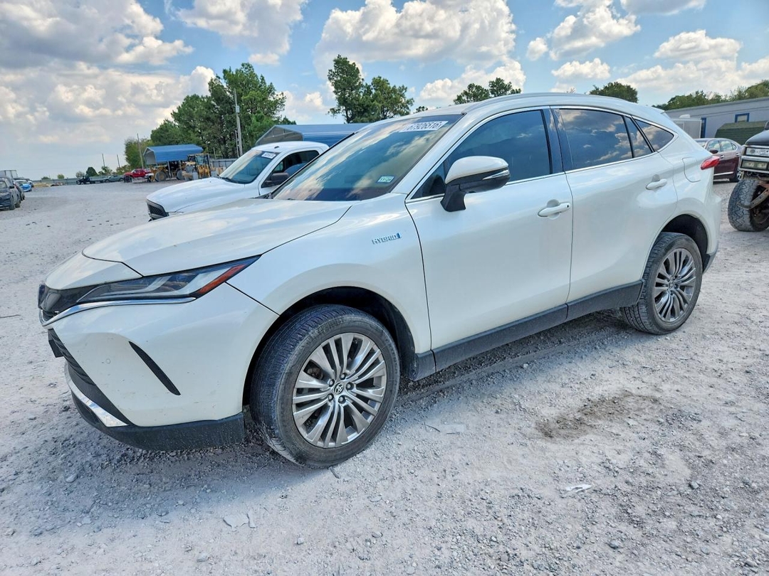 Vista de 2021 TOYOTA VENZA XLE, ángulo 1