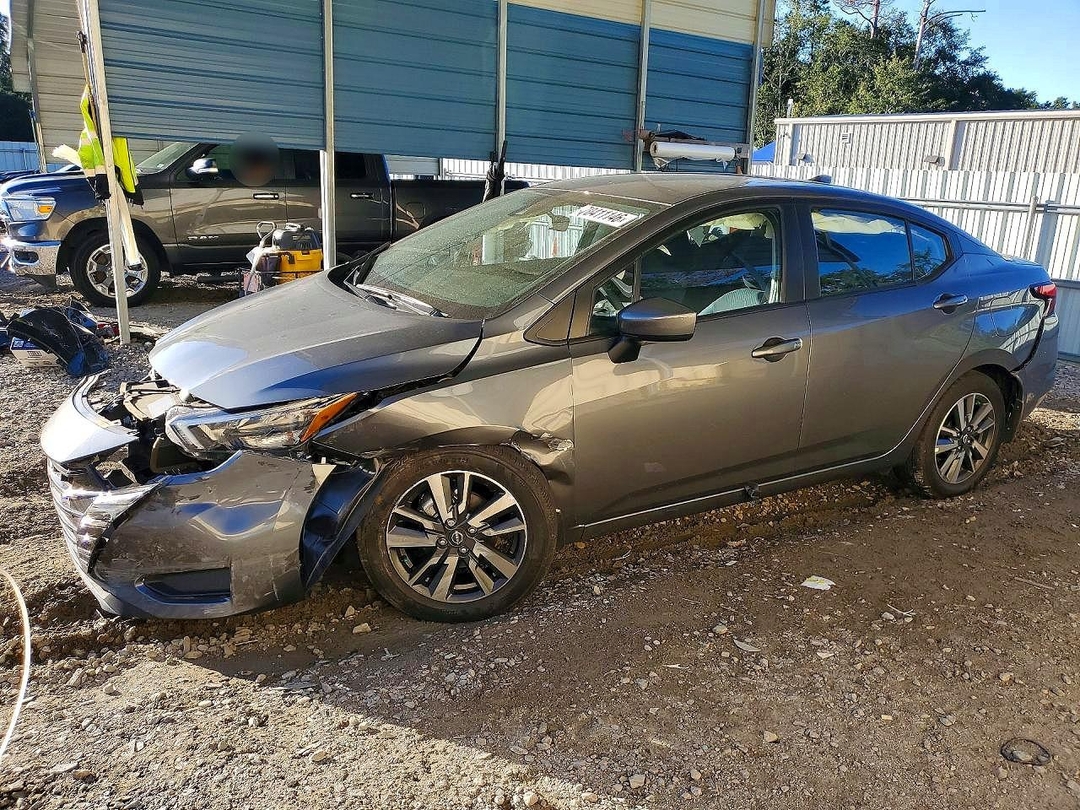 Vue de 2025 NISSAN VERSA SV, angle 1