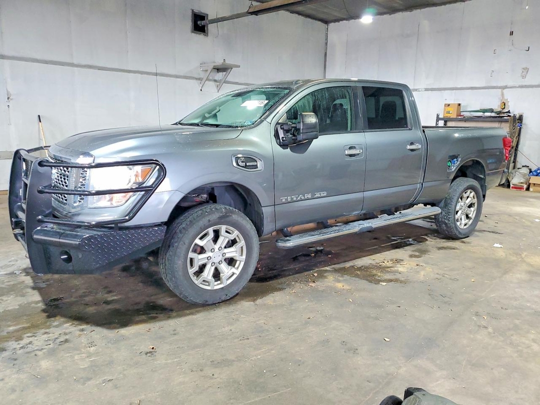 Вид 2018 NISSAN TITAN XD SV, угол 1