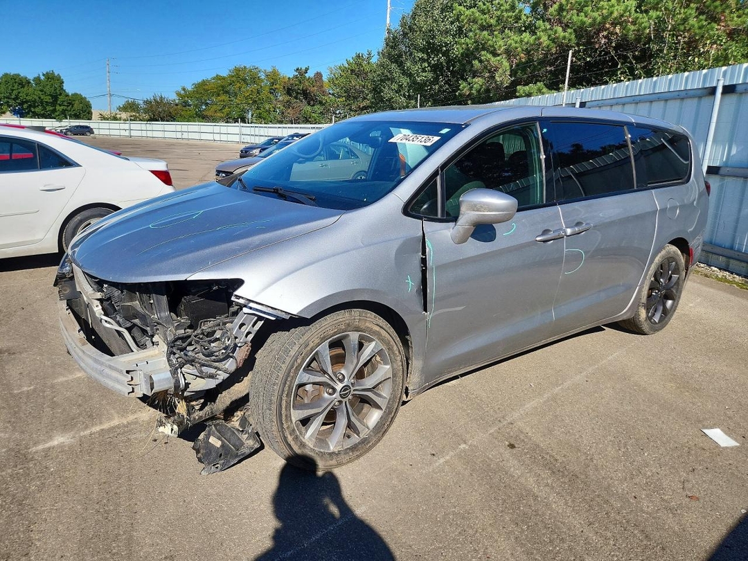 Vue de 2019 CHRYSLER PACIFICA TOURING PLUS, angle 1