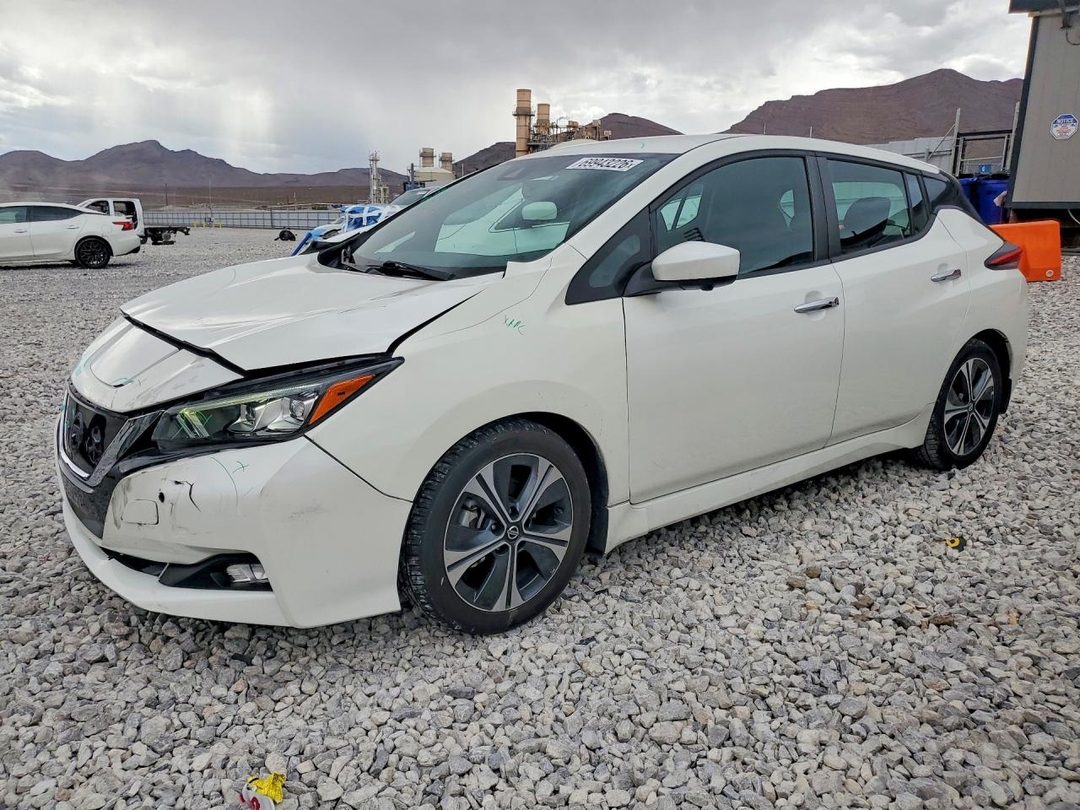 Вид 2020 NISSAN LEAF SV, угол 1