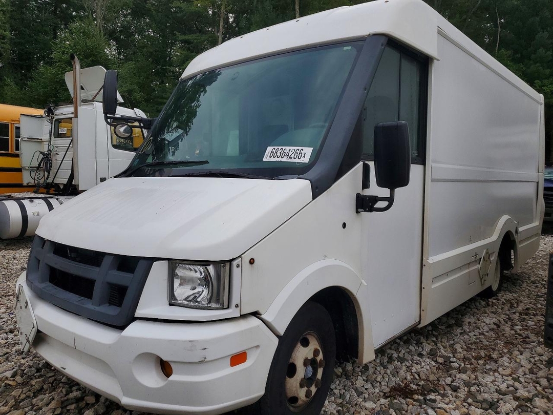 Vue de 2013 ISUZU NPR HD - DELIVERY VAN, angle 1