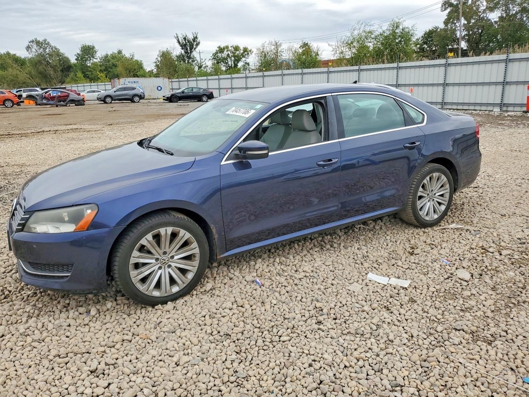 Vista de 2012 VOLKSWAGEN PASSAT SE, ángulo 1