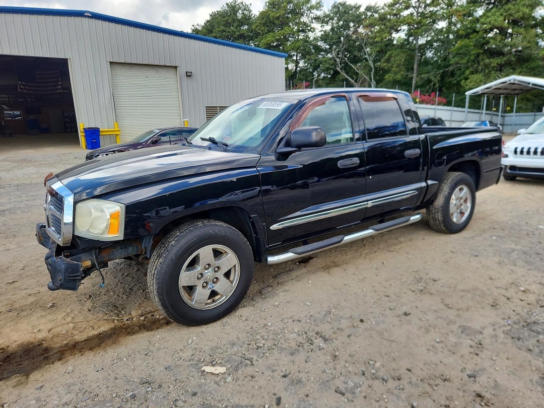 Vista de 2005 DODGE DAKOTA QUAD LARAMIE, ángulo 1