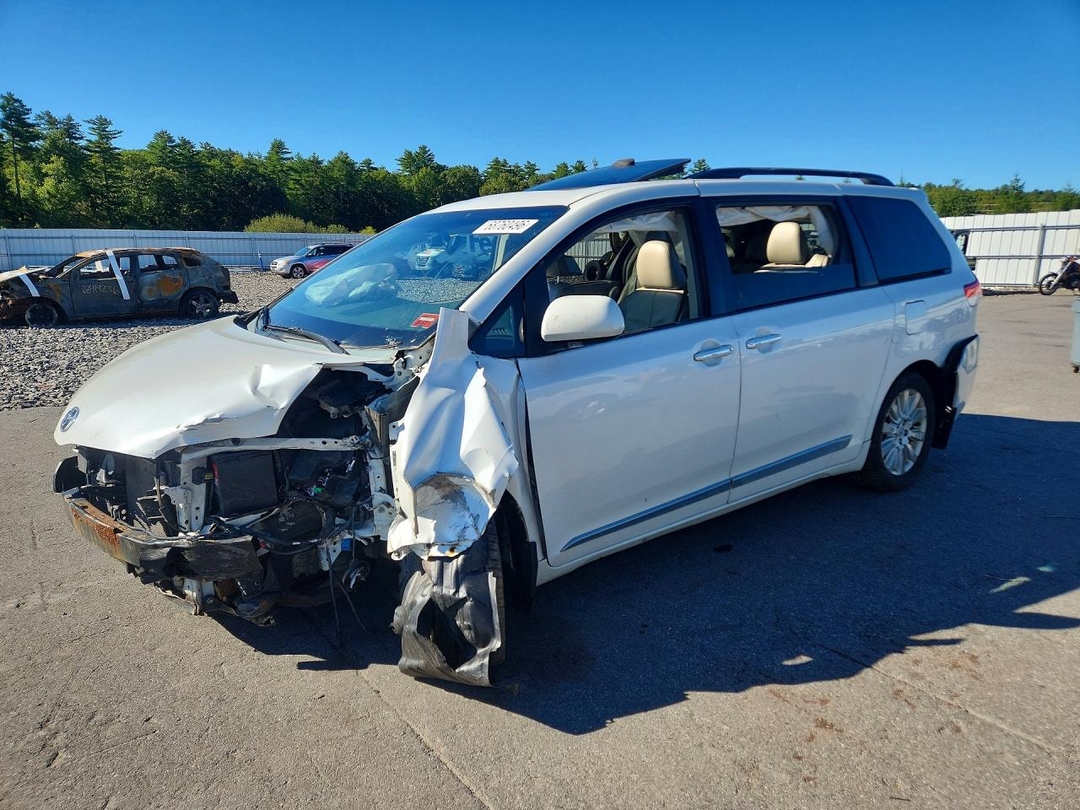 Vue de 2012 TOYOTA SIENNA LIMITED 7-PASSENGER, angle 1