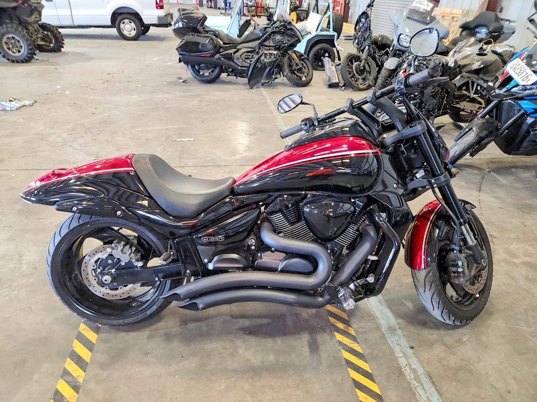 Vue de 2015 SUZUKI VZR1800, angle 1
