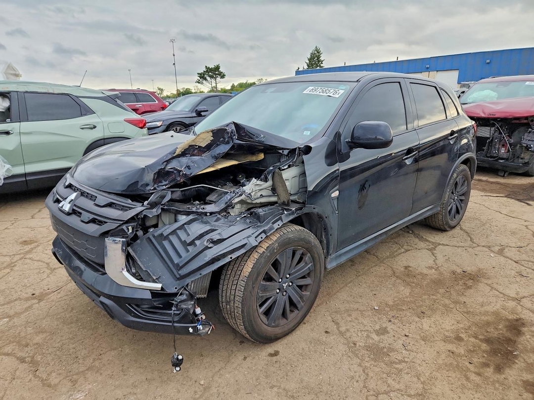 Vue de 2022 MITSUBISHI OUTLANDER SPORT ES, angle 1