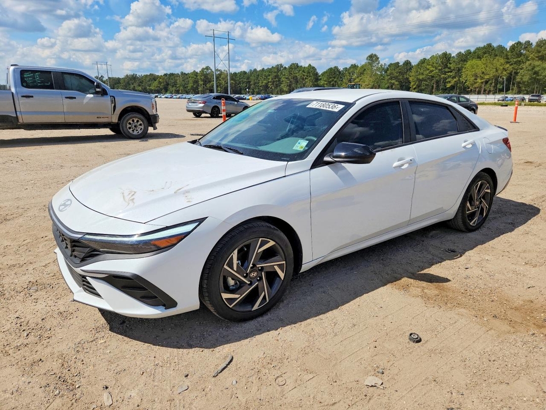منظر 2025 HYUNDAI ELANTRA SEL SPORT، زاوية 1