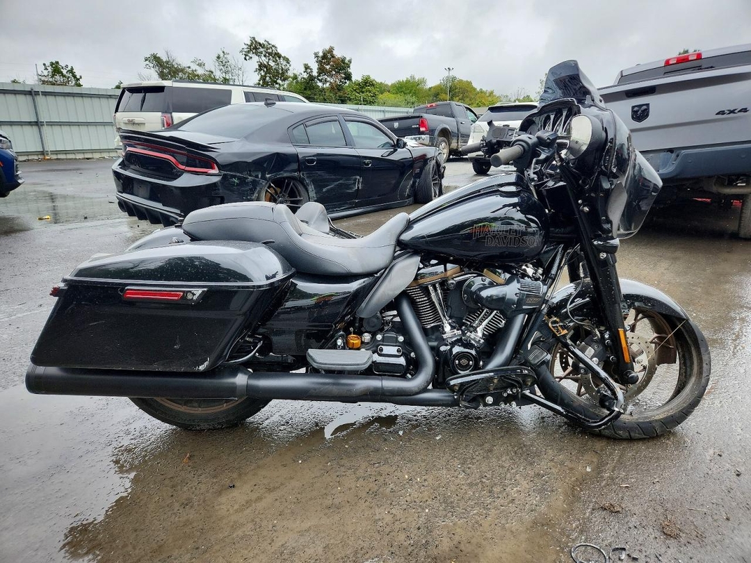 Вид 2022 HARLEY-DAVIDSON FLHXST, угол 1