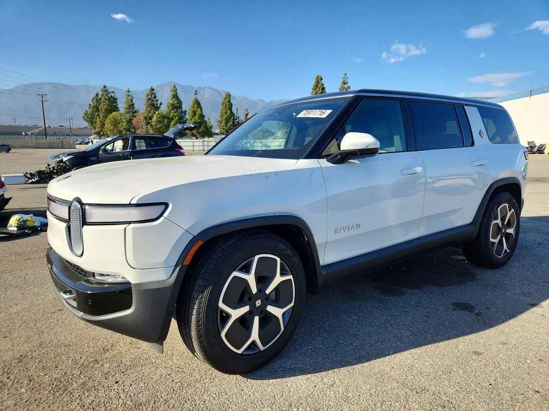 Vue de 2024 RIVIAN R1S ADVENTURE, angle 1