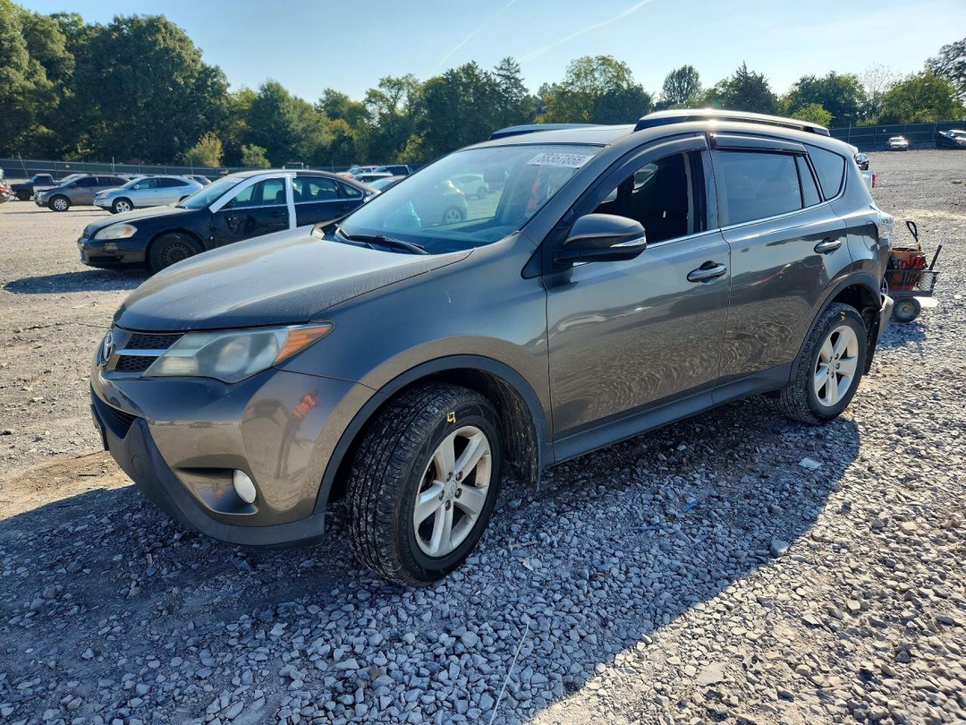 Vista de 2013 TOYOTA RAV4 XLE, ángulo 1
