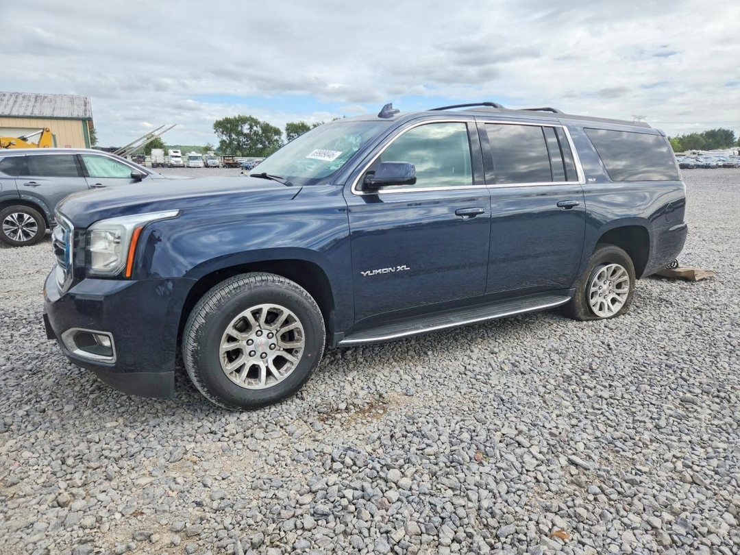 منظر 2017 GMC YUKON XL K1500 SLT، زاوية 1