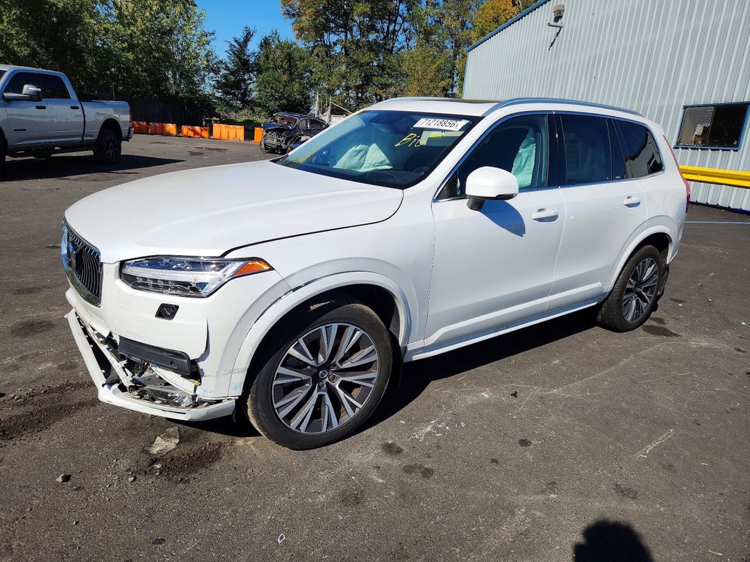 Vista de 2021 VOLVO XC90 T5 MOMENTUM, ángulo 1