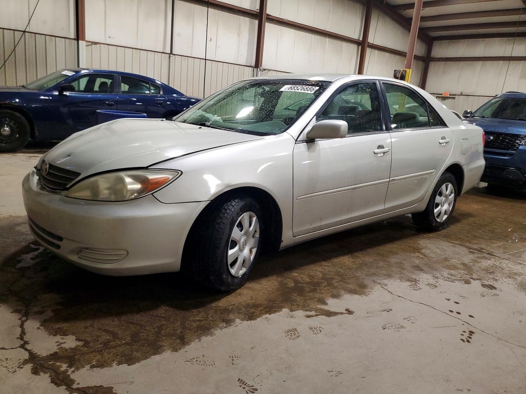 Vista de 2003 TOYOTA CAMRY LE, ángulo 1