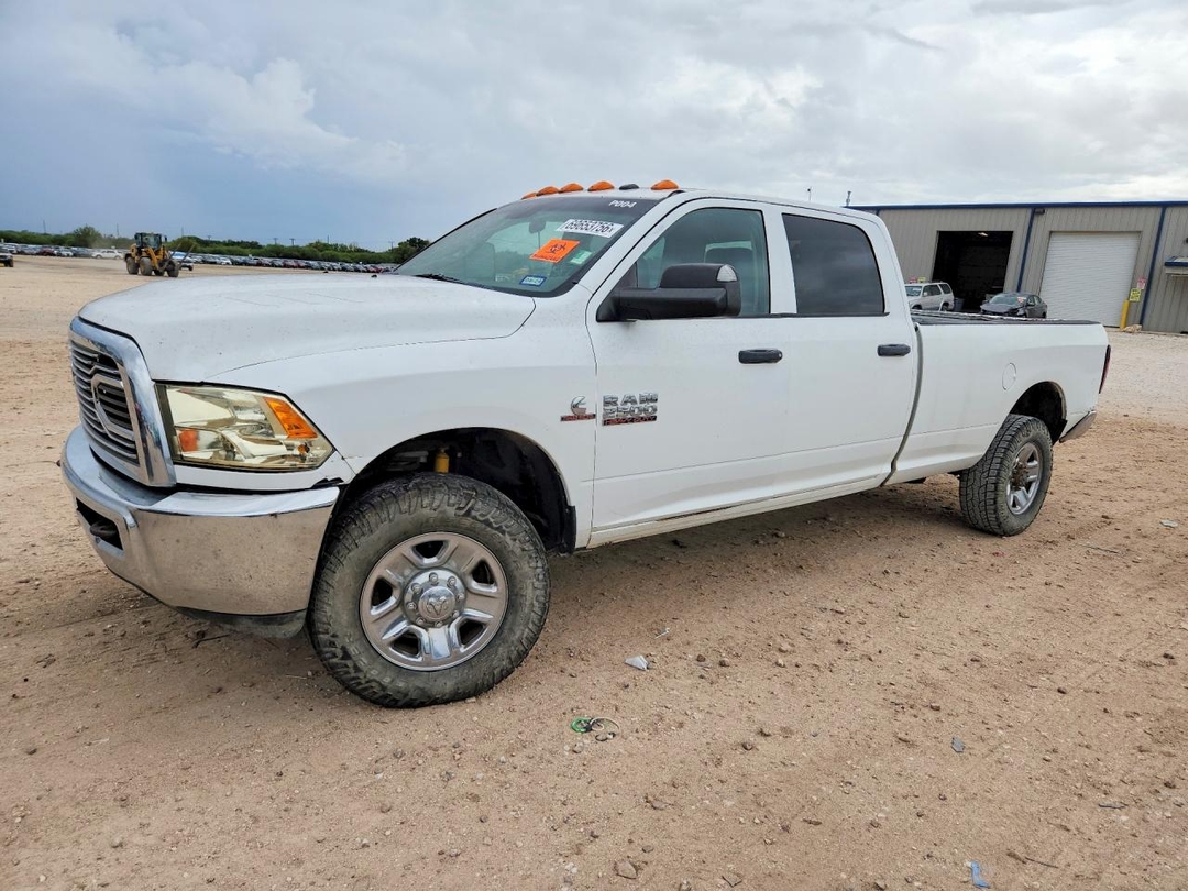 منظر 2014 RAM 2500 ST، زاوية 1