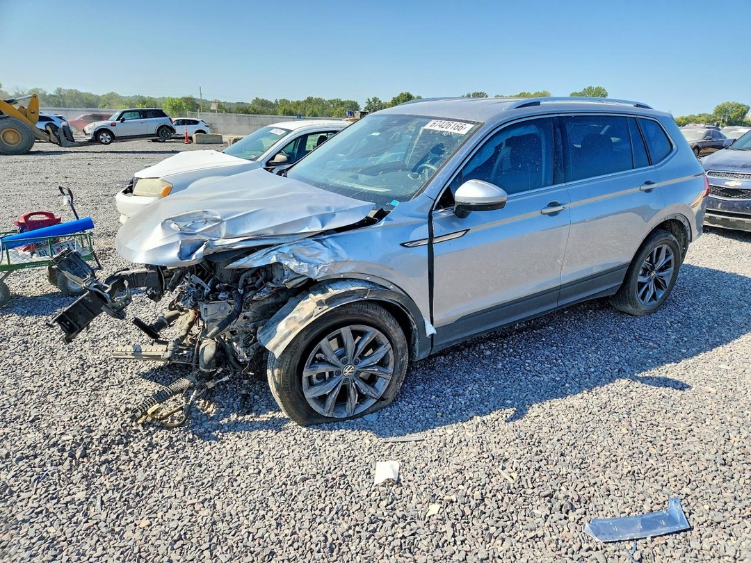 Вид 2022 VOLKSWAGEN TIGUAN SE, угол 1