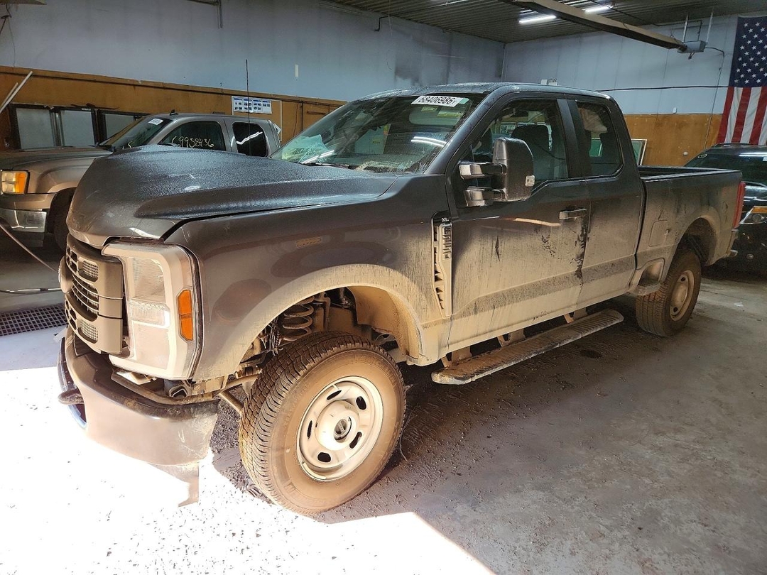Vue de 2026 FORD F250, angle 1