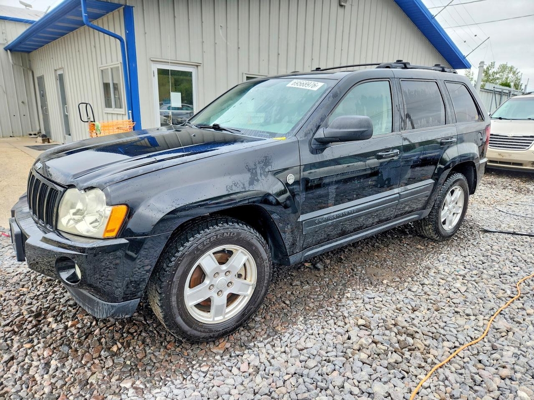 Vue de 2006 JEEP GRAND CHEROKEE LAREDO, angle 1