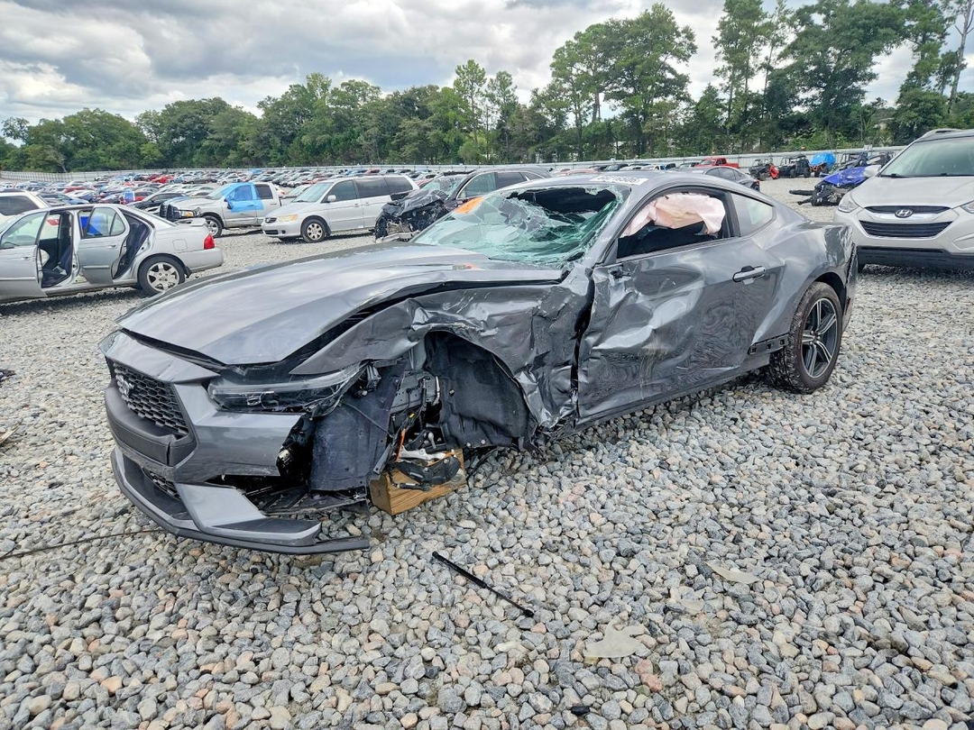 Vue de 2025 FORD MUSTANG, angle 1