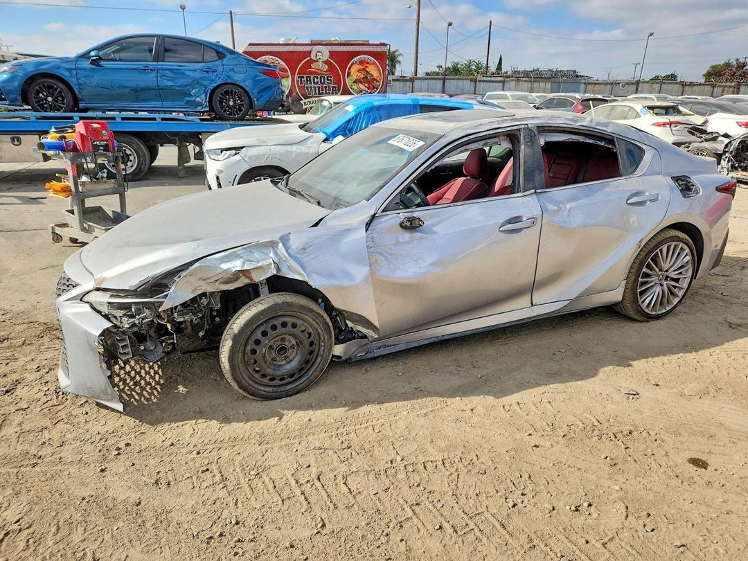 Вид 2023 LEXUS IS 300, угол 1