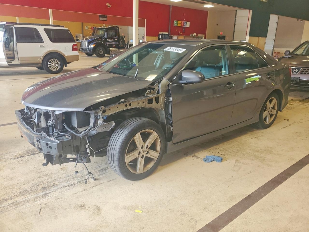 Vista de 2014 TOYOTA CAMRY SE, ángulo 1