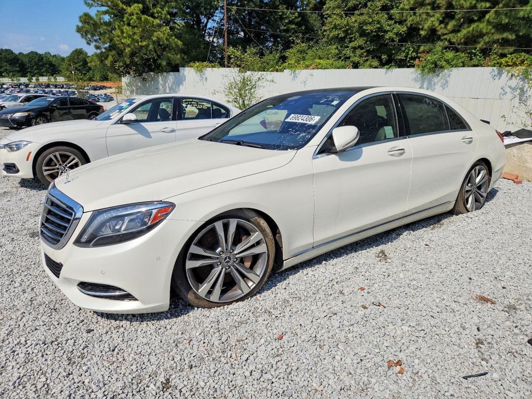 Vue de 2015 MERCEDES-BENZ S 550, angle 1