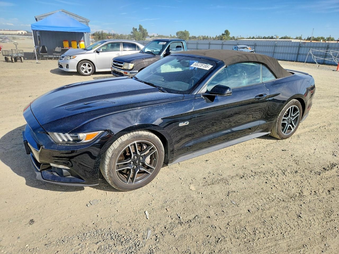Vue de 2016 FORD MUSTANG GT, angle 1