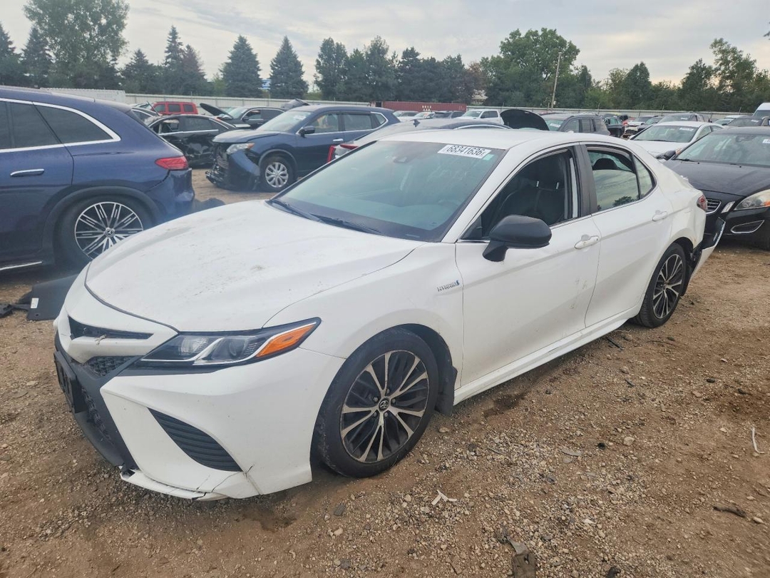 Вид 2019 TOYOTA CAMRY HYBRID SE, угол 1