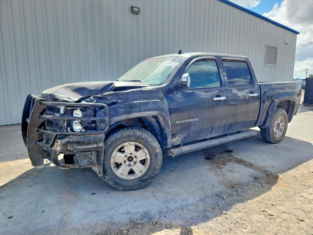منظر 2011 CHEVROLET SILVERADO K1500 LS، زاوية 1