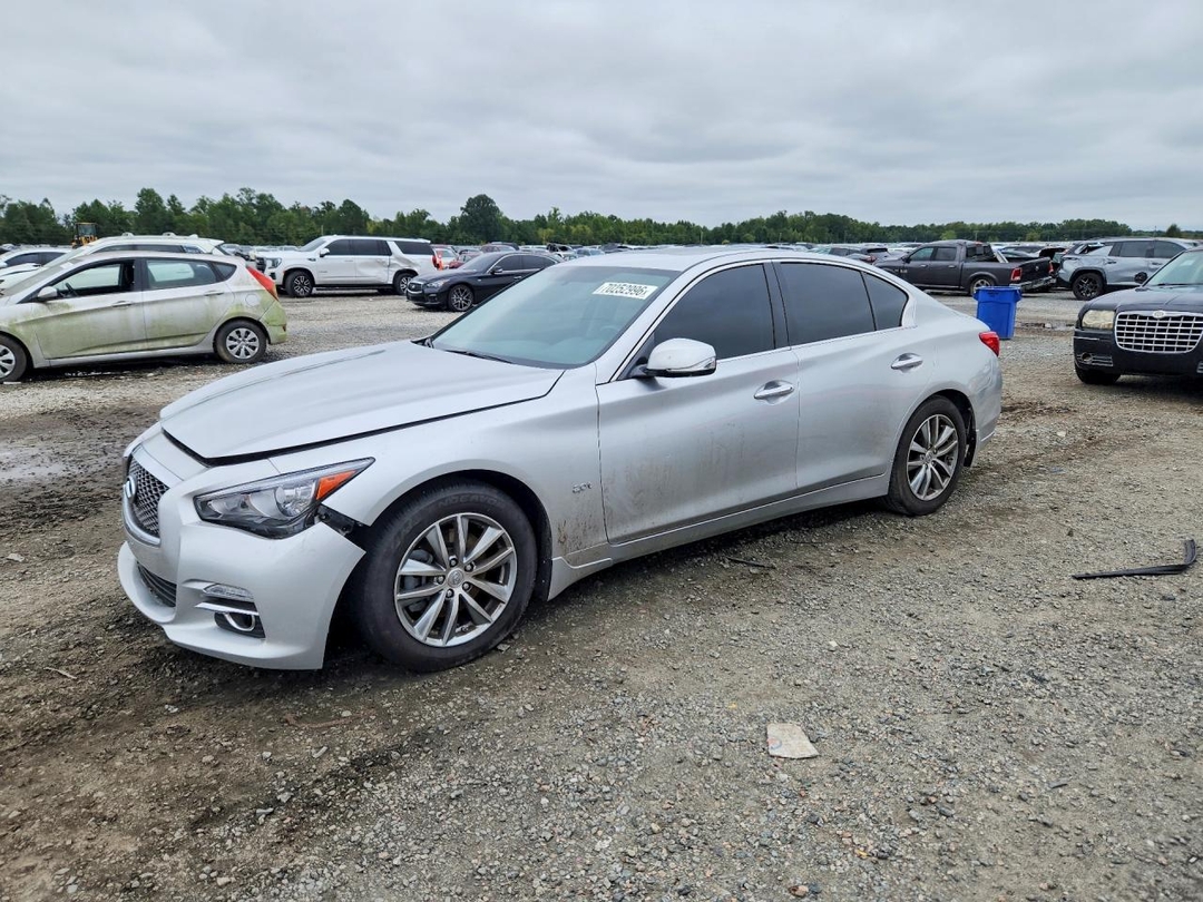 Vue de 2016 INFINITI Q50 2.0T PREMIUM, angle 1