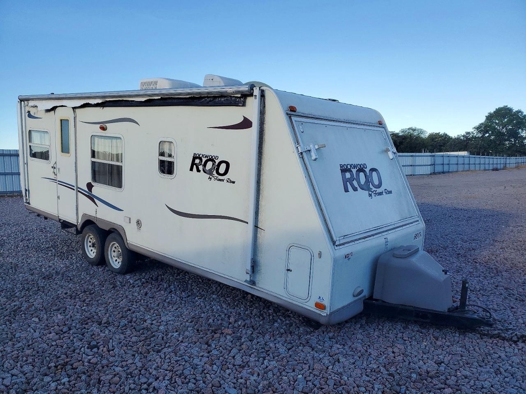Vue de 2005 FOREST RIVER ROCKWOOD CAMPER, angle 1
