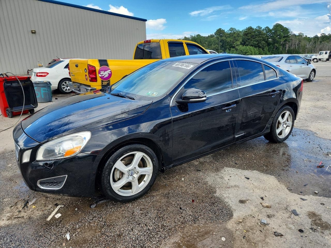 Вид 2013 VOLVO S60 T5, угол 1