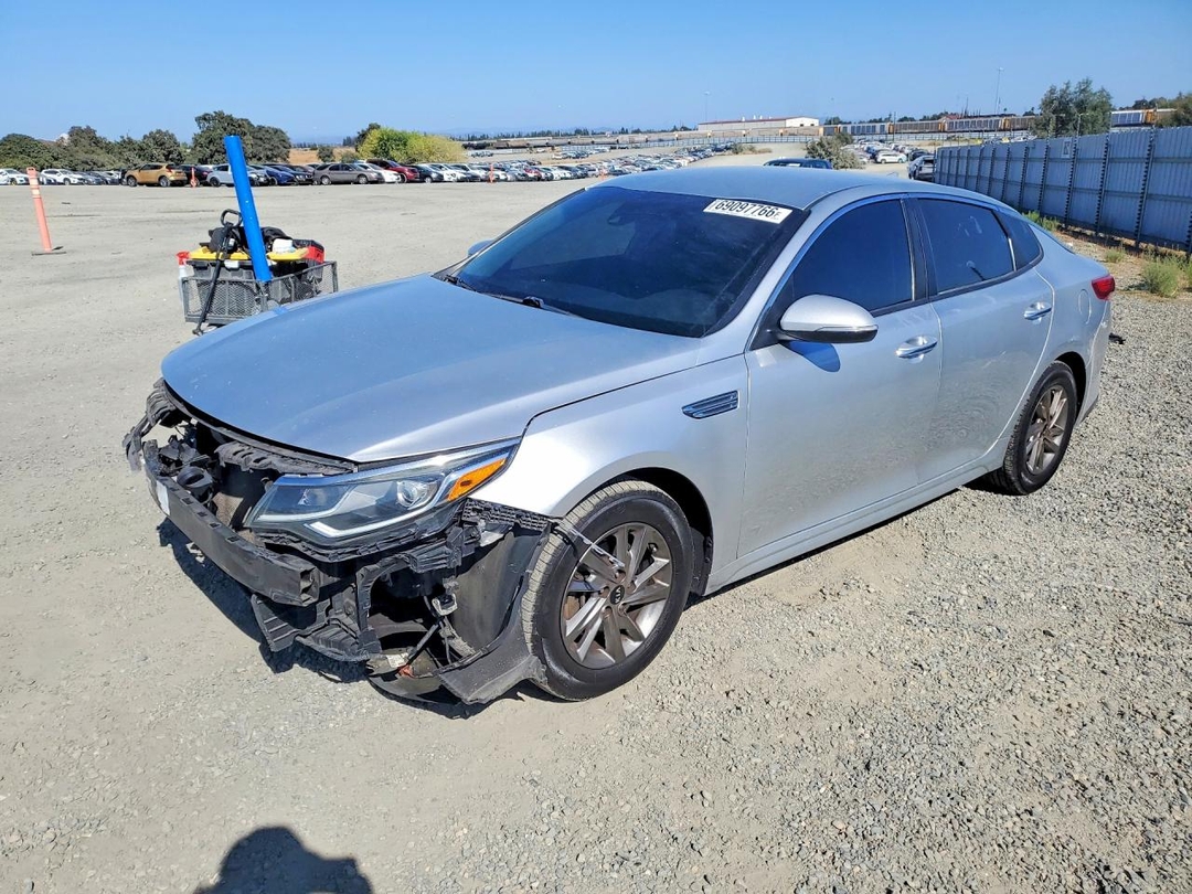منظر 2019 KIA OPTIMA LX، زاوية 1
