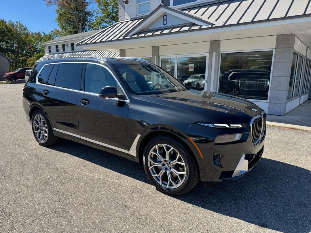 Vue de 2024 BMW X7 XDRIVE40I, angle 1