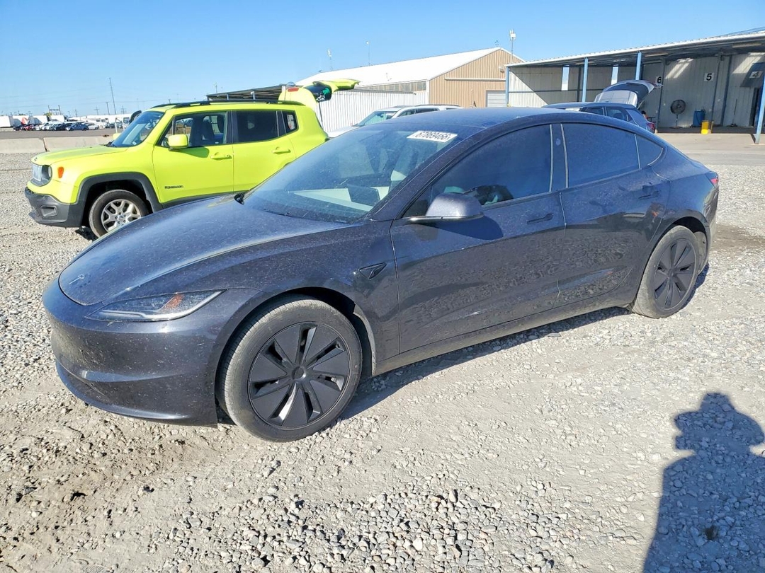Вид 2025 TESLA MODEL 3, угол 1