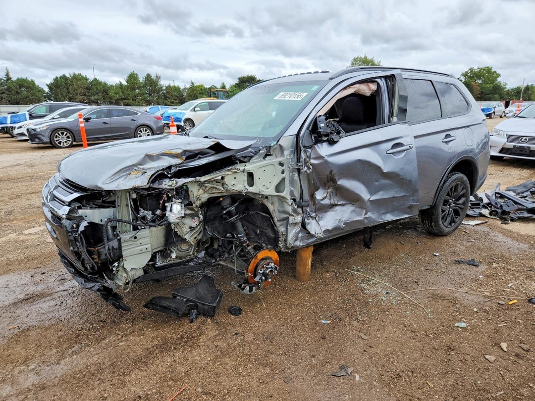 Vue de 2018 MITSUBISHI OUTLANDER SE, angle 1