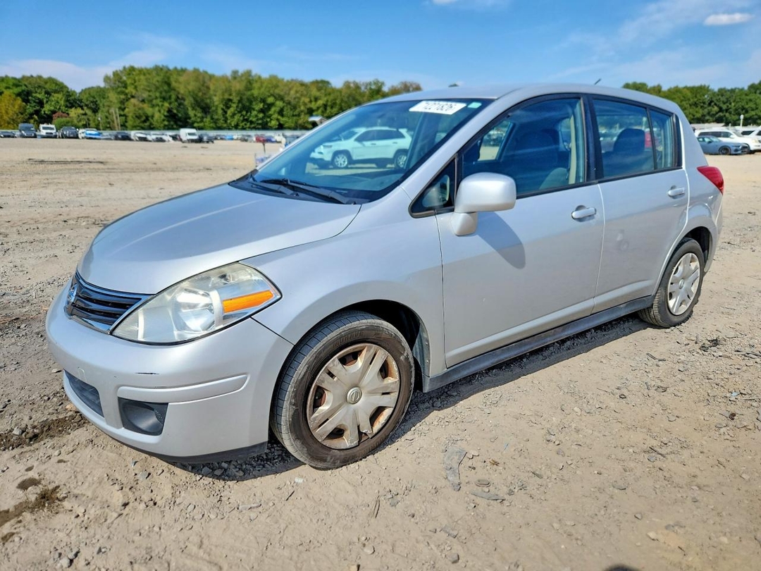 Vedere 2012 NISSAN VERSA 1.8 S, unghi 1