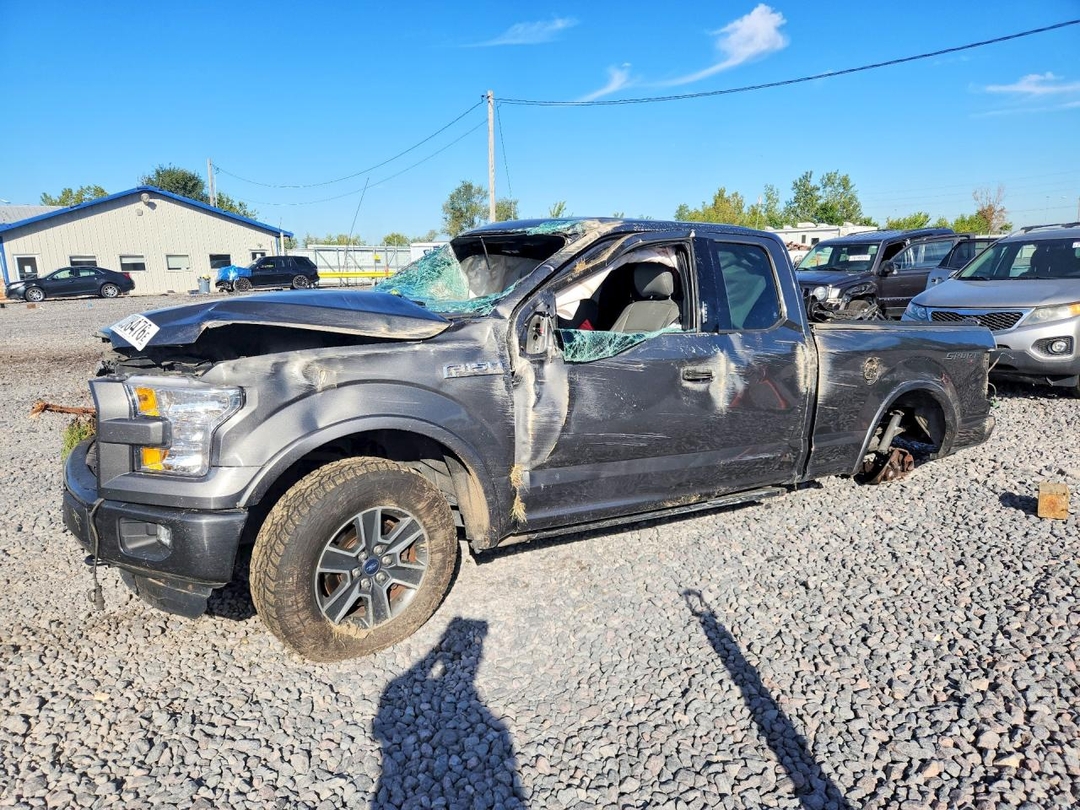 Vue de 2015 FORD F150 SUPER CAB, angle 1