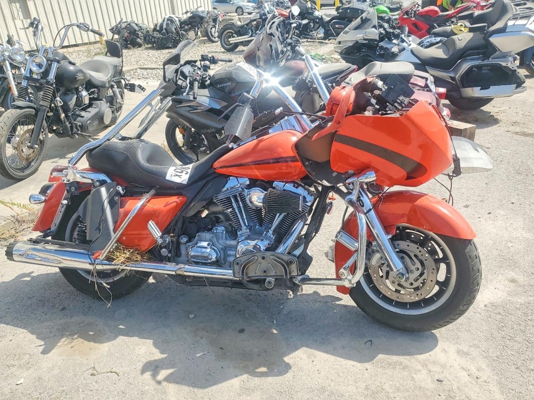 Vista de 2007 HARLEY-DAVIDSON FLTR, ángulo 1