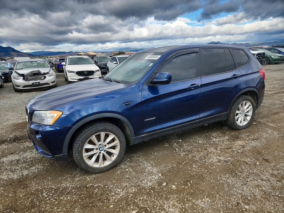 Vue de 2013 BMW X3 XDRIVE28I, angle 1