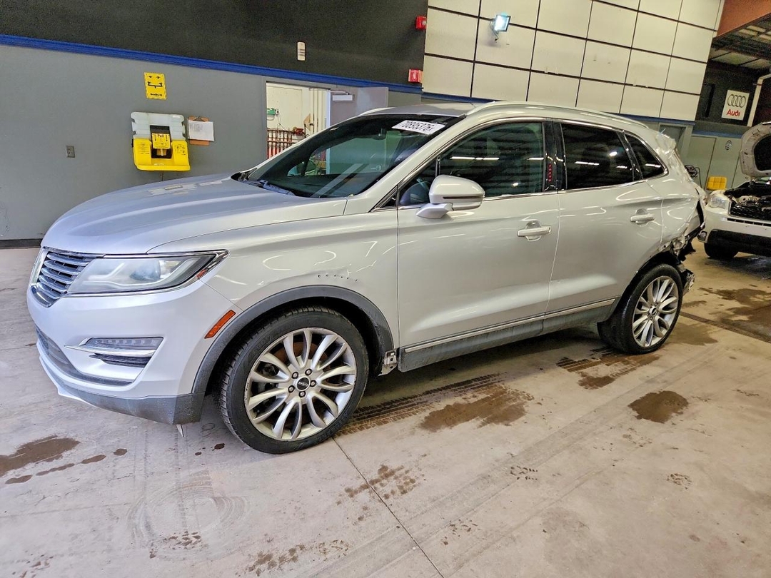 Вид 2015 LINCOLN MKC, угол 1