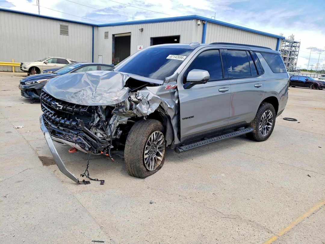 Вид 2026 CHEVROLET TAHOE K1500 Z71, угол 1