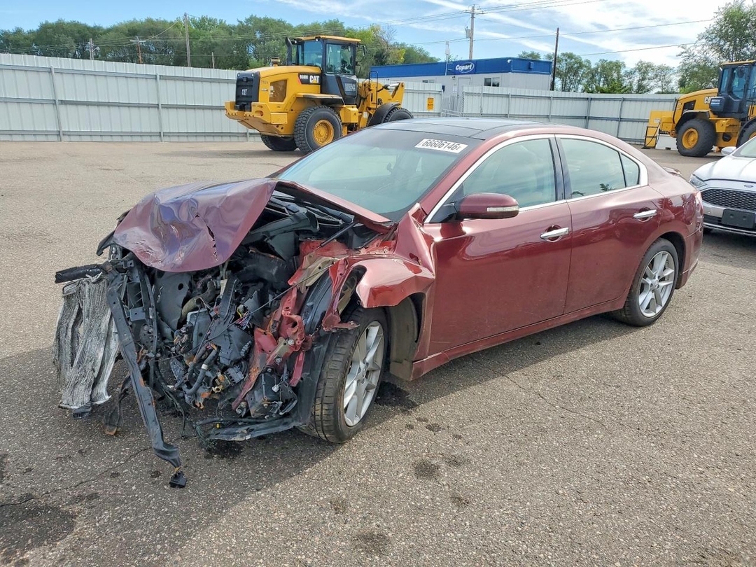 Vue de 2010 NISSAN MAXIMA 3.5 S, angle 1