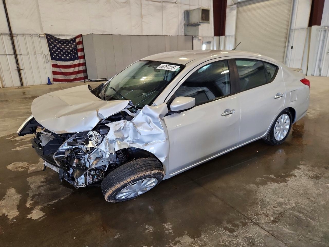 Вид 2017 NISSAN VERSA 1.6 SV, угол 1