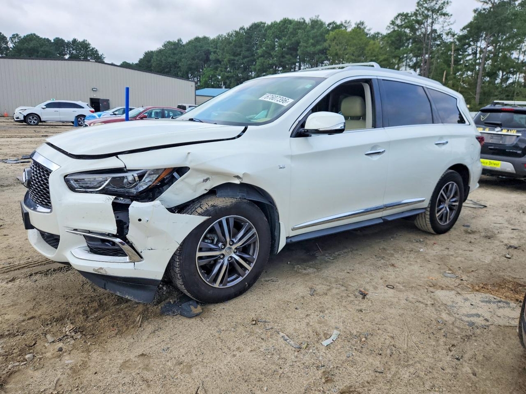 Vue de 2019 INFINITI QX60 LUXE, angle 1