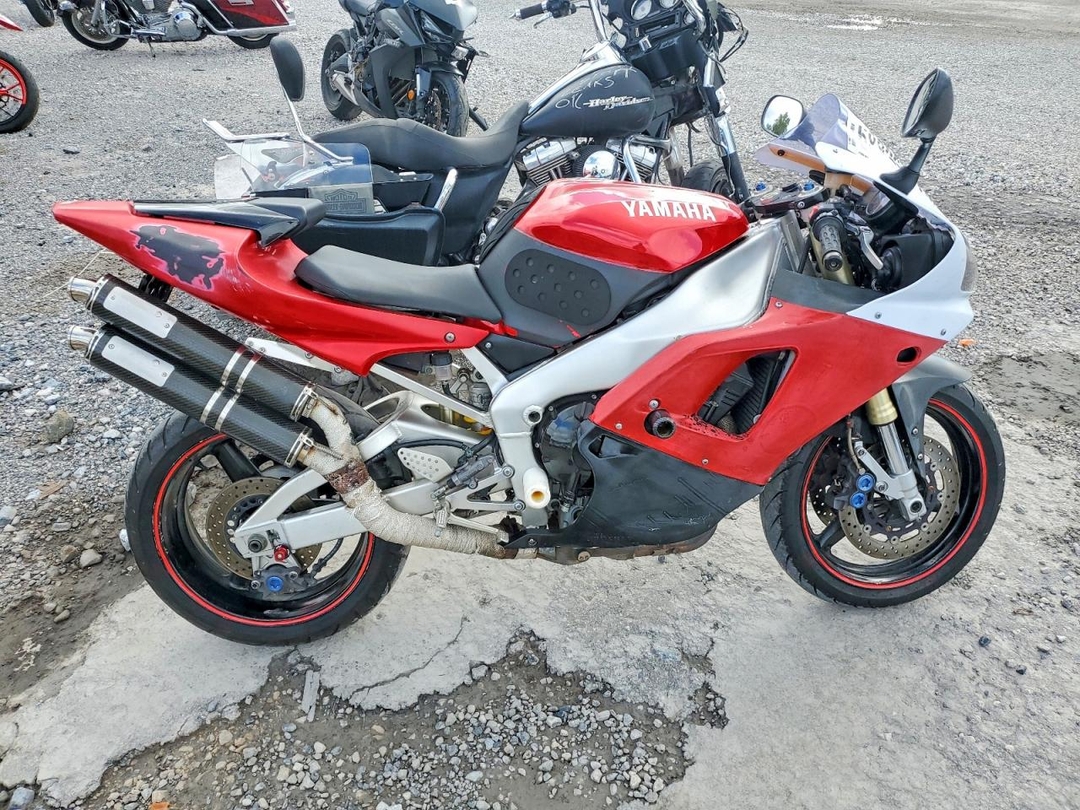 Vista de 2001 YAMAHA YZFR1, ángulo 1