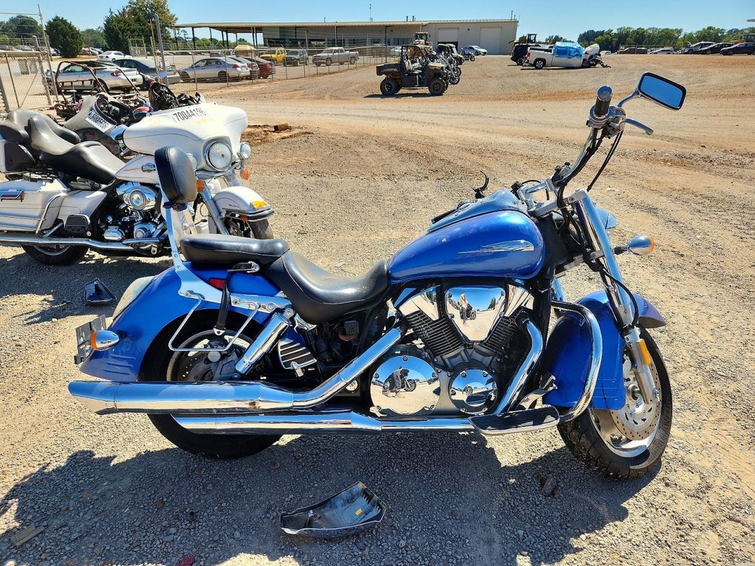 Vista de 2007 HONDA VTX1300 R, ángulo 1